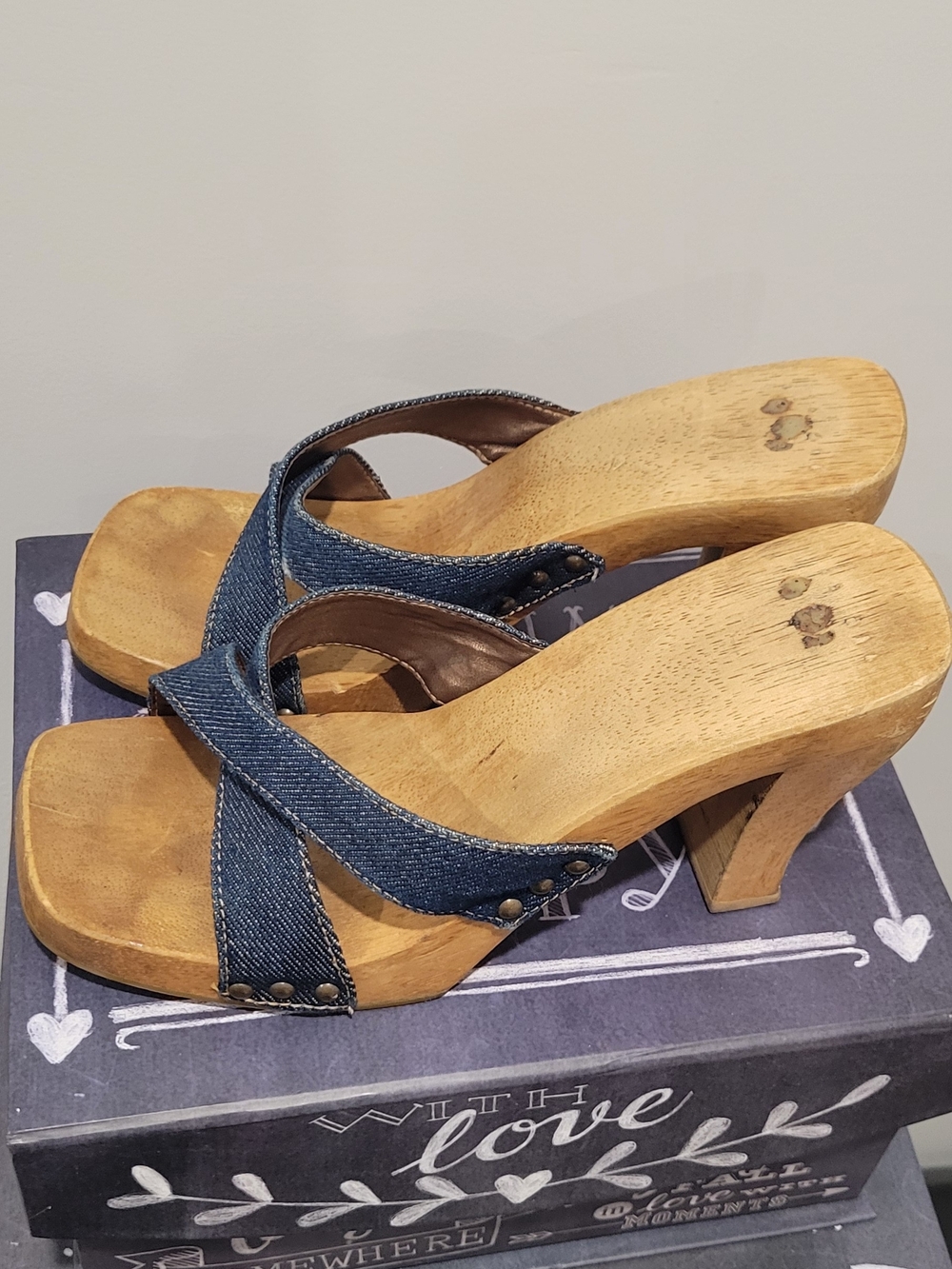 Candie's Y2k Blue Denim Crisscross Wooden-Style Sandals - Picture 8 of 11
